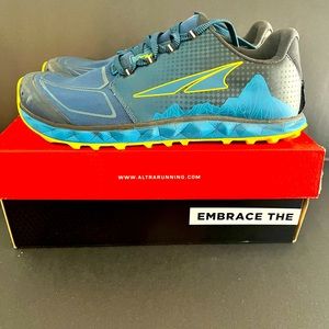 Altra  Superior 4.5 Trail Running Shoes: Size 10.5
